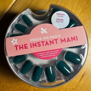 Olive & June Besties Short Press-On Nails Set